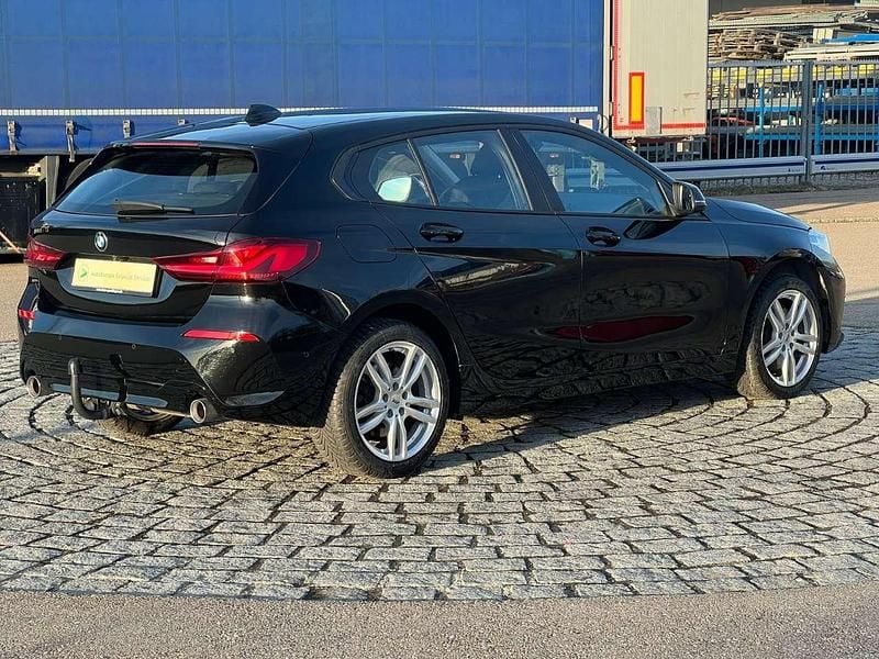 Gebraucht BMW 120 178 PS (130 kW) 2023 Schwarz ii/bonnet fluid black Kleinwagen