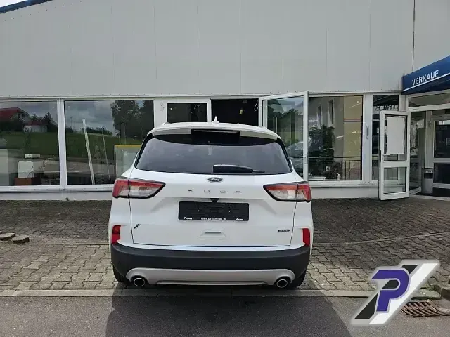 Używany Ford Kuga Titanium 224 KM (164 kW) 2022 Biały SUV