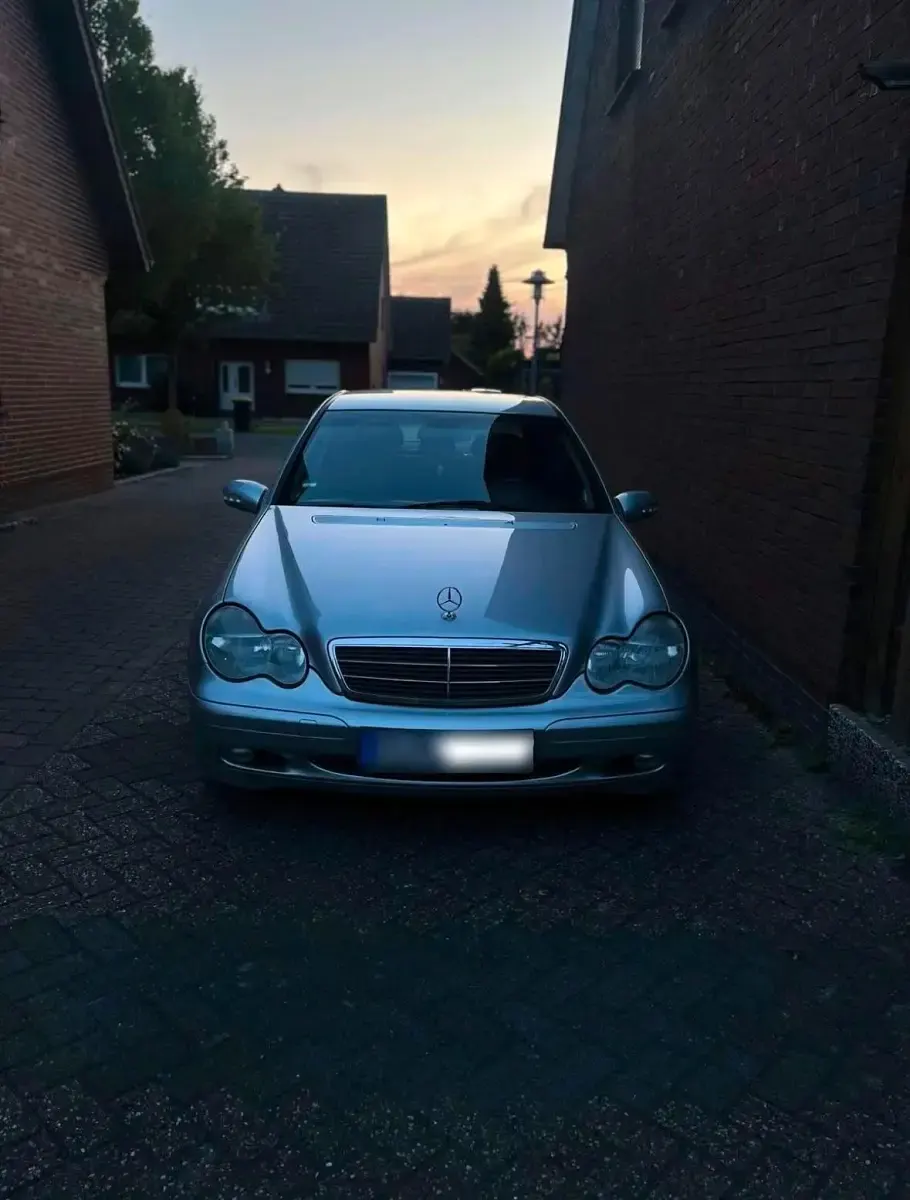 Gebraucht Mercedes C180 129 PS (94 kW) 2000 Silber Limousine