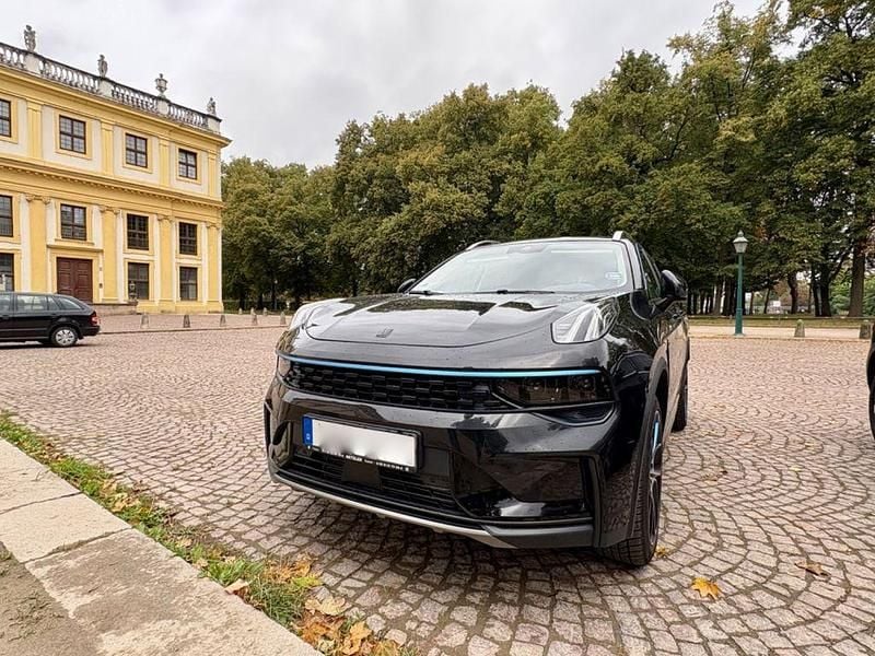 Schwarz Gebraucht 2022 Lynk & Co 01 SUV | 18.950 € (Guter Preis) - Bild 1/4