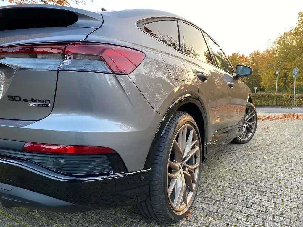 Second-hand Audi Q4 e-tron Ambiente 219 kW (299 CP) 2023 Gri SUV