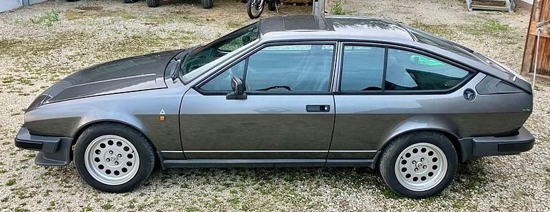 Grau Gebraucht 1982 Alfa Romeo Alfetta Limousine | 15.000 € - Bild 1/4