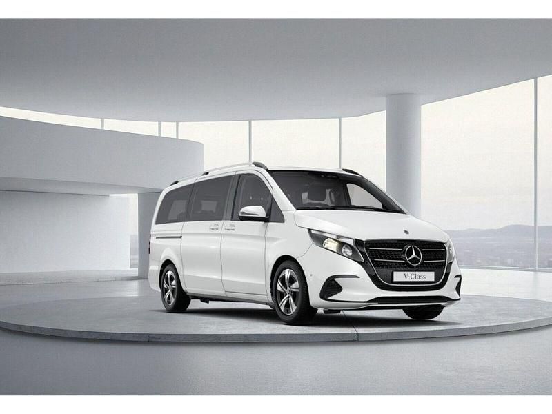 Gebraucht Mercedes V220 163 PS (119 kW) 2024 Weiß Van / Kleinbus