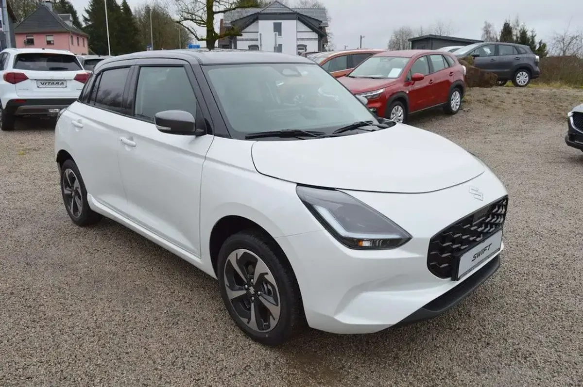 Neu Suzuki Swift Comfort+ 83 PS (61 kW) 2026 Pure/mineral gray Kleinwagen