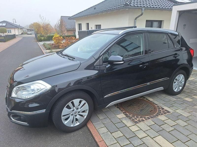 Schwarz Gebraucht 2014 Suzuki SX4 S-Cross Comfort+ Limousine | 7.500 € (Guter Preis) - Bild 1/4