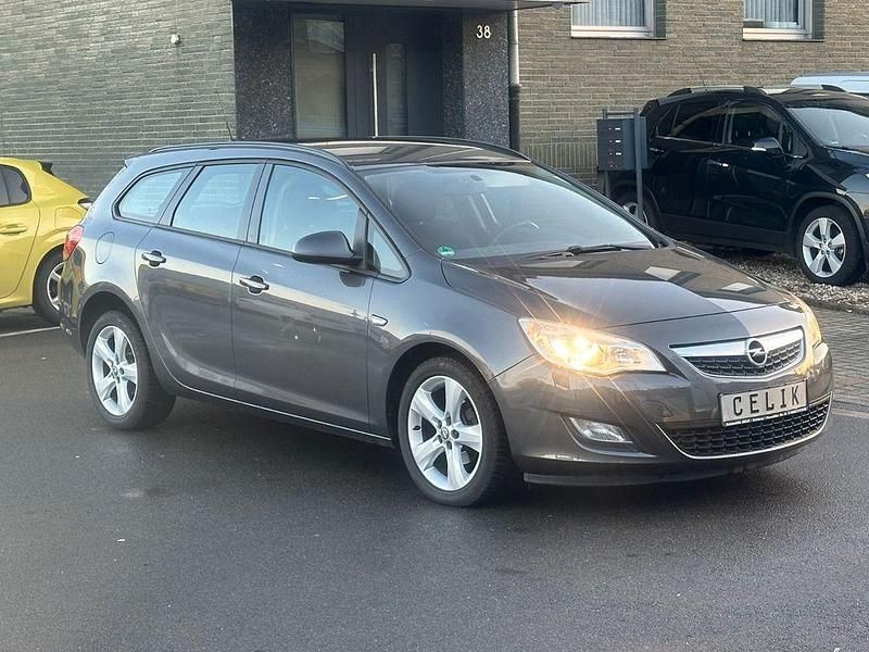 Gebraucht Opel Astra 95 PS (69 kW) 2012 Grau Kombi