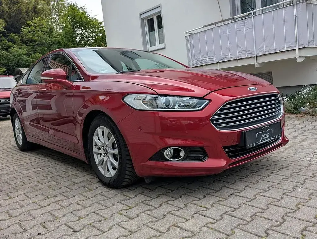 Gebraucht Ford Mondeo Titanium 160 PS (117 kW) 2015 Rot Limousine
