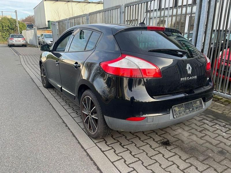 Gebraucht Renault Mégane Authentique 116 PS (85 kW) 2013 Schwarz Limousine