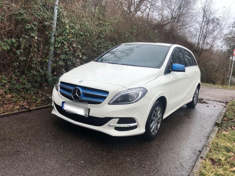 Gebraucht Mercedes B250e 131 kW (179 PS) 2016 Weiß Van / Kleinbus