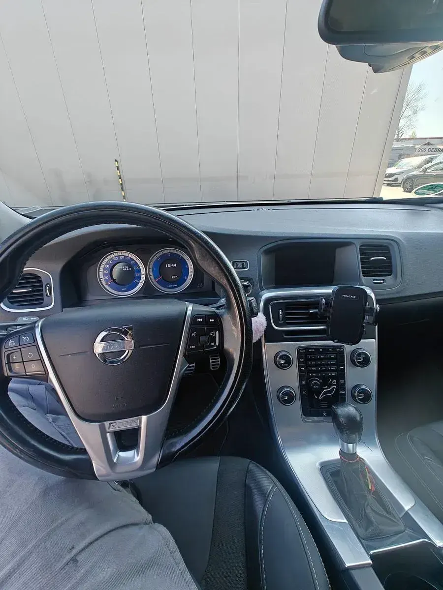 Używany Volvo V60 R-Design 111 KM (81 kW) 2012 Biały Kombi