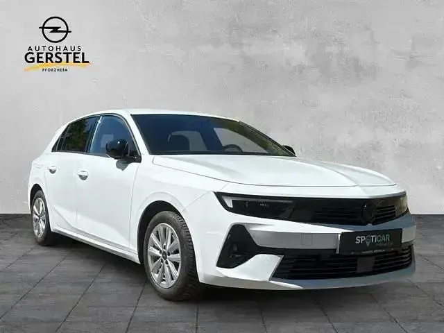 Używany Opel Astra 131 KM (96 kW) 2024 Biały Sedan/Limuzyna