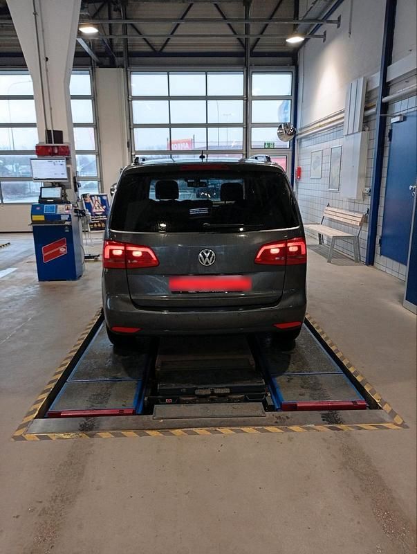 Gebraucht VW Touran 105 PS (77 kW) 2014 Grau Van / Kleinbus