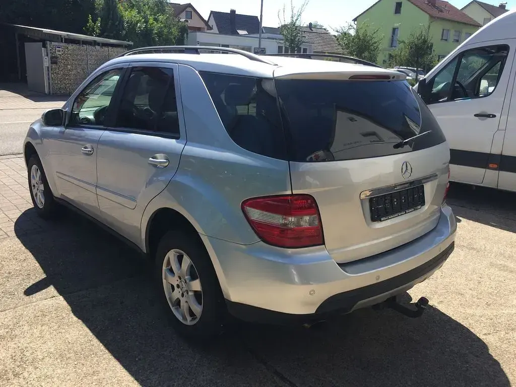 Gebraucht Mercedes ML320 224 PS (164 kW) 2007 Silber SUV