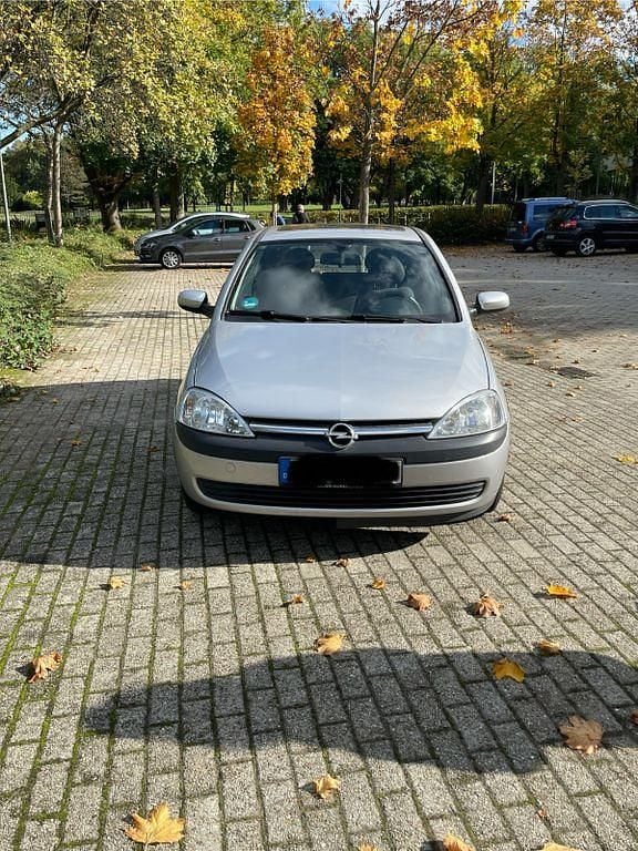 Grau Gebraucht 2002 Opel Corsa Njoy Limousine | 2.800 € (Fairer Preis) - Bild 1/4