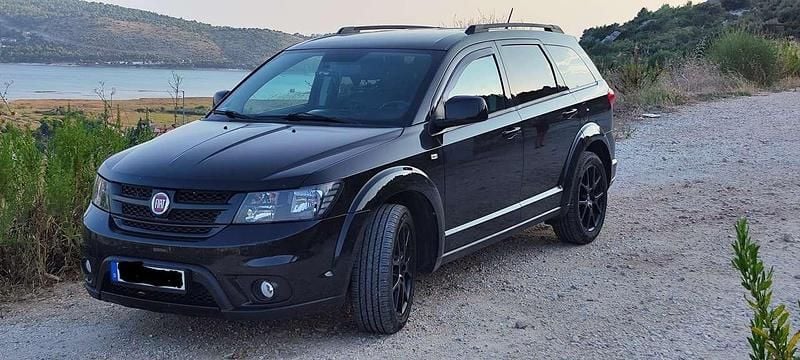 Schwarz Gebraucht 2015 Fiat Freemont Black Code SUV | 10.500 € (Fairer Preis) - Bild 1/4