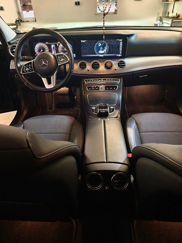 Gebraucht Mercedes E200 160 PS (117 kW) 2020 Blau Kombi