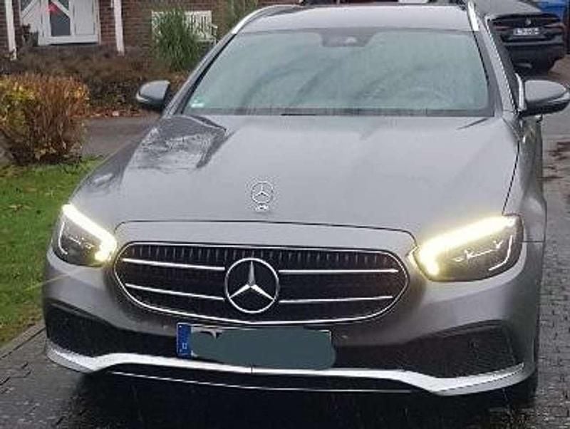 Grau Gebraucht 2021 Mercedes E220 Avantgarde Kombi | 34.500 € (Fairer Preis) - Bild 1/4