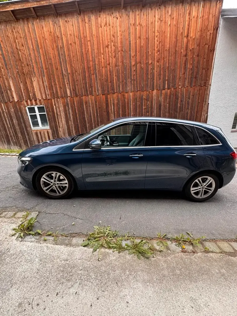 Gebraucht Mercedes B250 224 PS (164 kW) 2023 Blau Kleinwagen