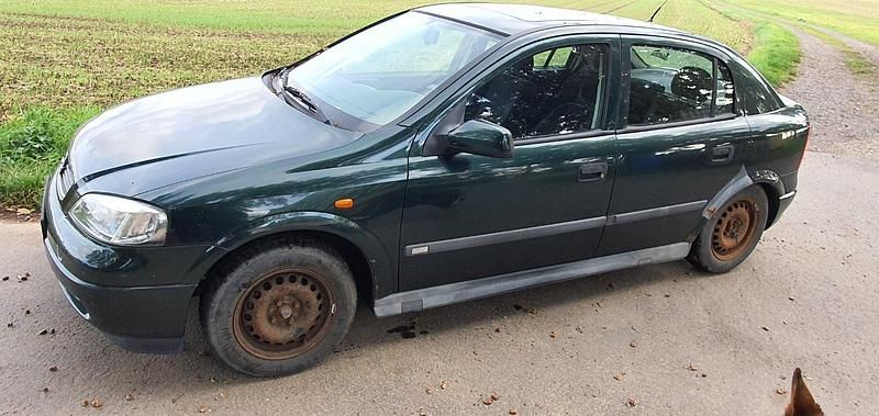 Grün Gebraucht 1998 Opel Astra Limousine | 450 € (Superpreis) - Bild 1/4
