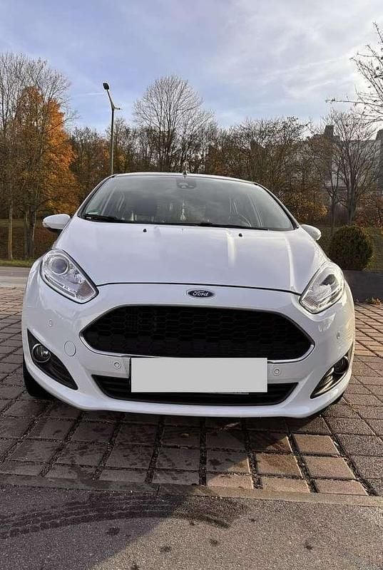 Gebraucht Ford Fiesta Celebration 101 PS (74 kW) 2017 Weiß Kleinwagen