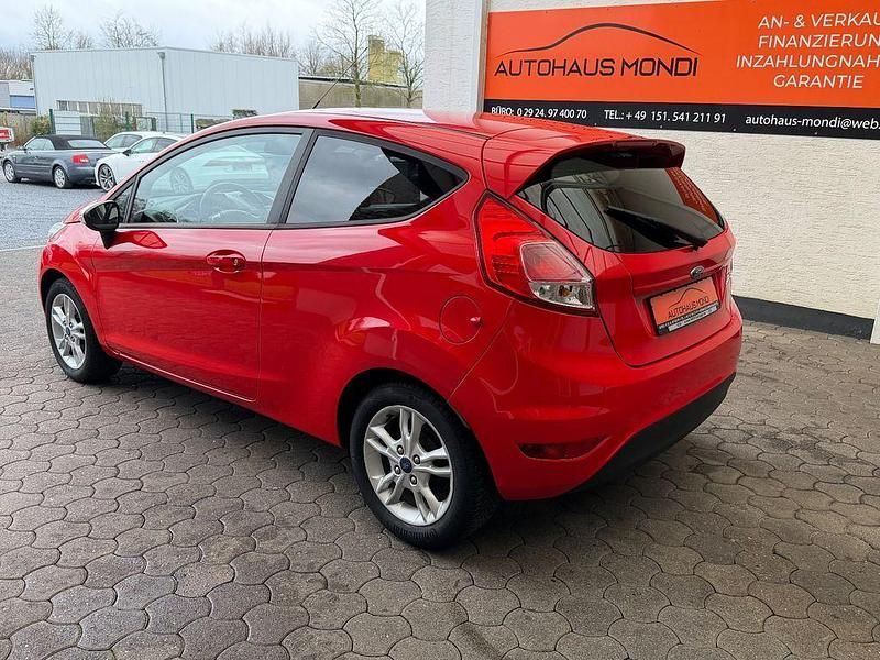 Gebraucht Ford Fiesta Celebration 80 PS (58 kW) 2016 Rot Limousine