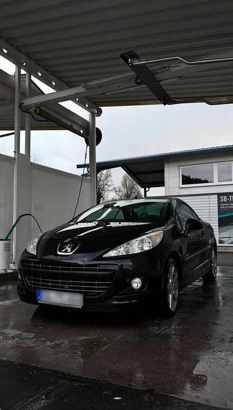 Schwarz Gebraucht 2011 Peugeot 207 CC Roland Garros Cabrio | 6.100 € (Etwas zu teuer) - Bild 1/4