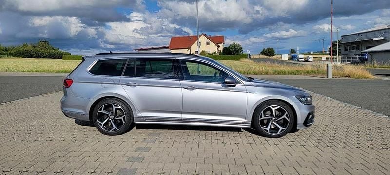 Grau Gebraucht 2021 VW Passat Business Kombi | 21.000 € (Guter Preis) - Bild 1/4