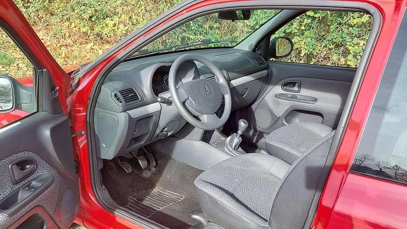 Gebraucht Renault Clio II Authentique 58 PS (42 kW) 2010 Rot Limousine