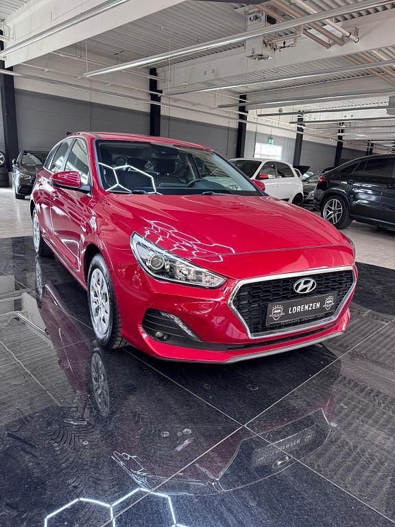 Gebraucht Hyundai i30 120 PS (88 kW) 2020 Rot Kombi