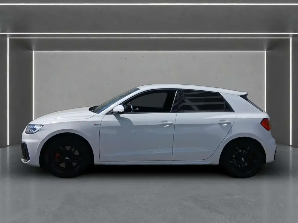 Gebraucht Audi A1 S-Line 207 PS (152 kW) 2023 Gletscherweiß metallic SUV