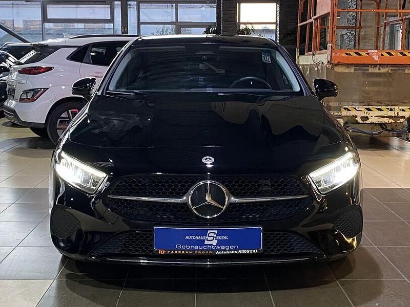 Gebraucht Mercedes A200 177 PS (130 kW) 2024 Schwarz Limousine