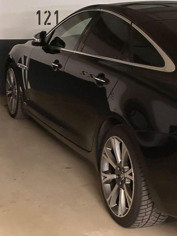 Gebraucht Jaguar XJ Luxury 275 PS (202 kW) 2011 Beige Limousine