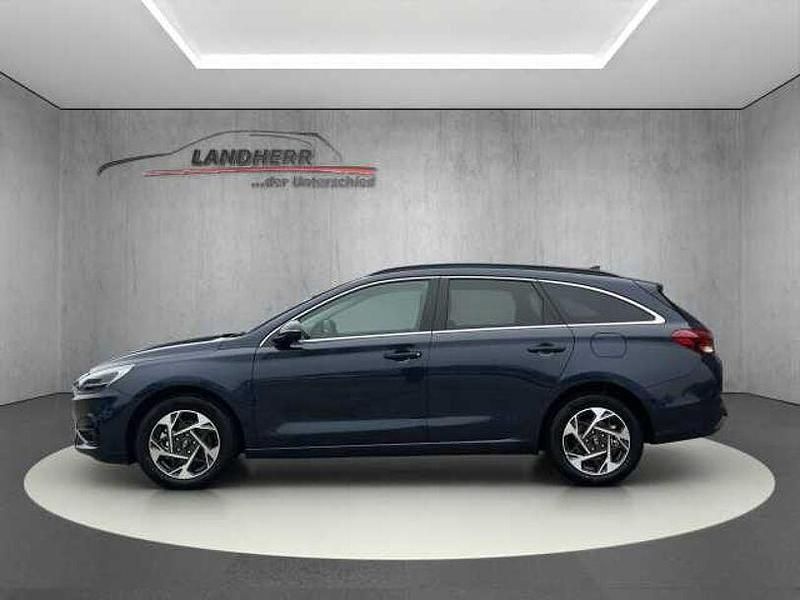 Neu Hyundai i30 140 PS (102 kW) 2025 Sailling blue Kombi