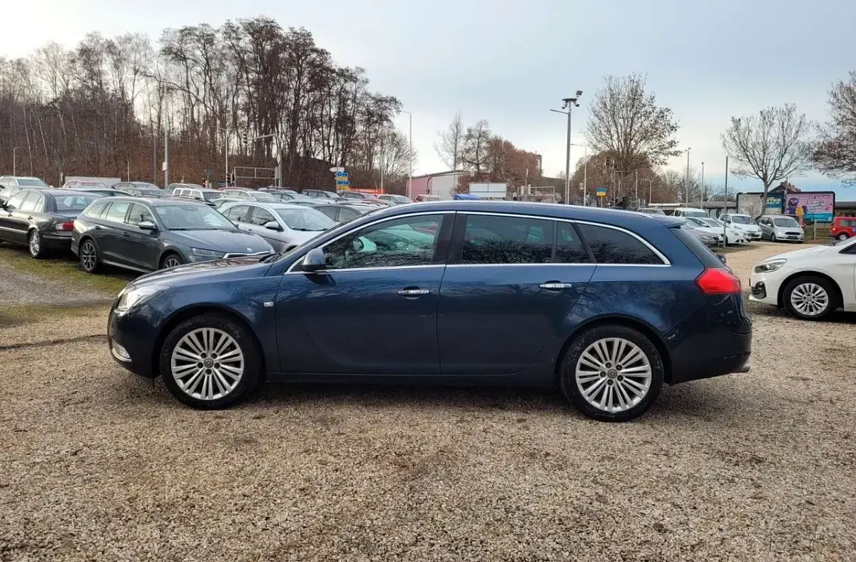 Usata Opel Insignia Innovation 250 CV (183 kW) 2012 Blu Station wagon