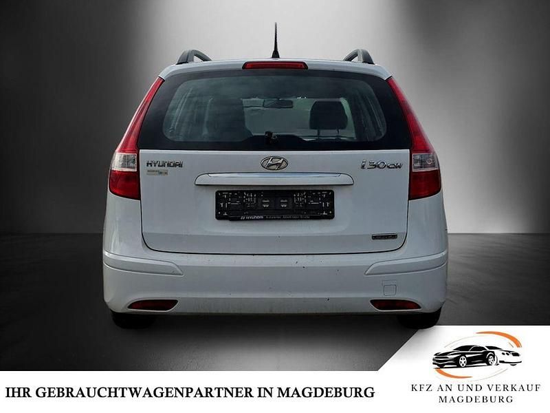 Gebraucht Hyundai i30 Edition 90 PS (66 kW) 2012 Weiß Kombi