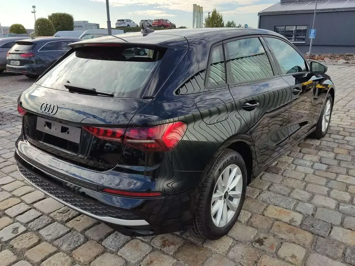Gebraucht Audi A3 150 PS (110 kW) 2026 Schwarz Limousine