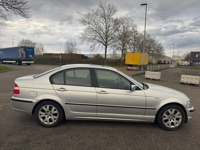 Gebraucht BMW 318 143 PS (105 kW) 2001 Silber Limousine