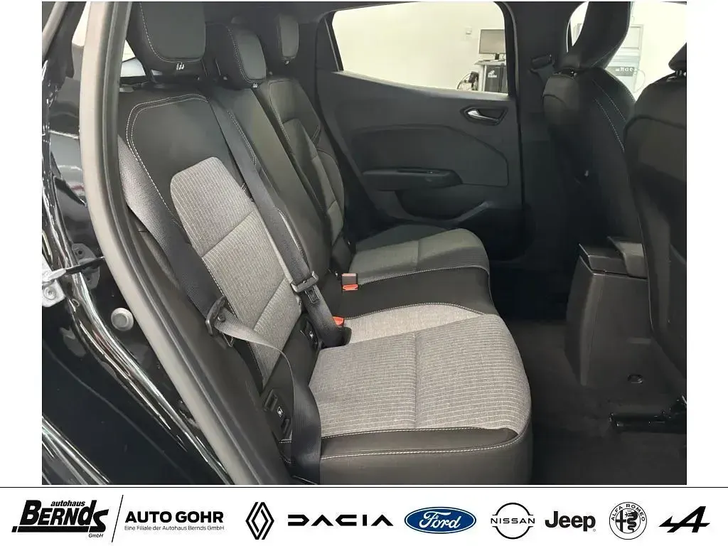Gebraucht Renault Clio V Techno 143 PS (105 kW) 2025 Black pearlschwarz metallic Limousine
