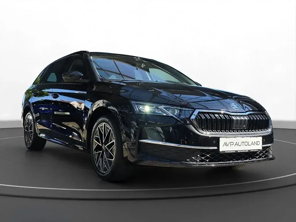 Gebraucht Skoda Octavia Tour 150 PS (110 kW) 2025 Blackmagic perleffekt Kombi