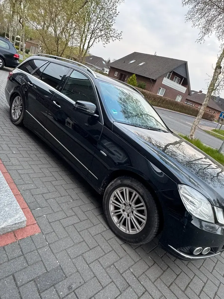 Gebraucht Mercedes E220 170 PS (125 kW) 2011 Schwarz Kombi