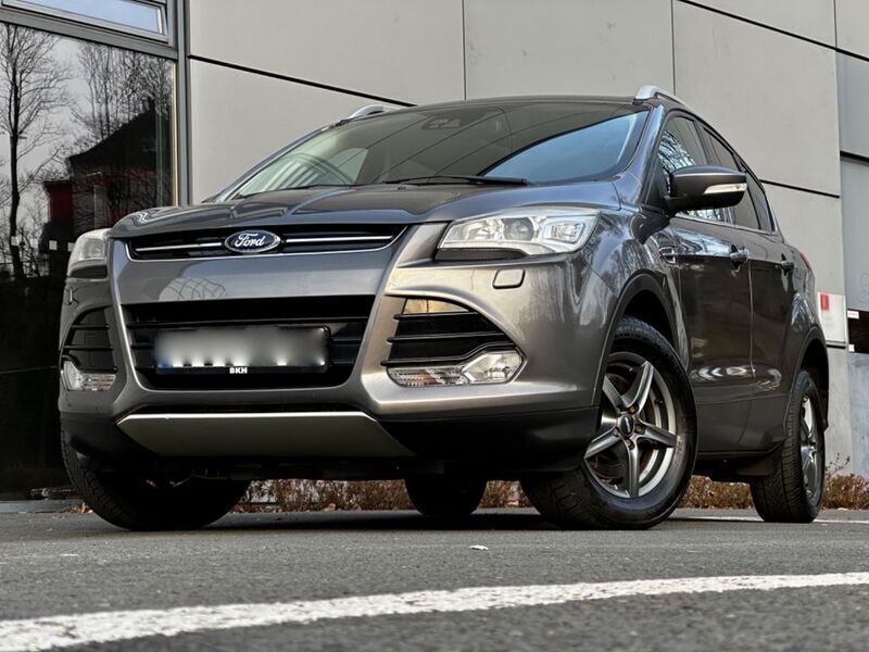 Grau Gebraucht 2014 Ford Kuga Titanium SUV | 10.901 € (Guter Preis) - Bild 1/4