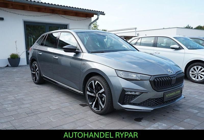 Grau Gebraucht 2024 Skoda Scala Monte Carlo Kleinwagen | 21.690 € (Fairer Preis) - Bild 1/4