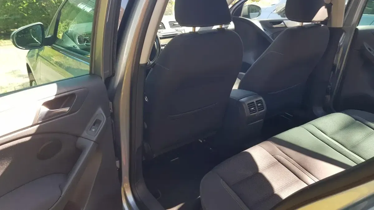 Gebraucht VW Golf VI 105 PS (77 kW) 2010 Grau Kleinwagen