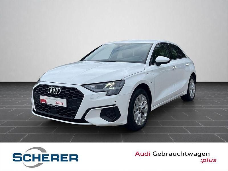 Ibisweiß Gebraucht 2022 Audi A3 Sportback e-tron Advanced Limousine | 21.990 € (Guter Preis) - Bild 1/4