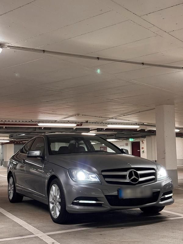 Silber Gebraucht 2012 Mercedes C220 Coupé | 10.250 € (Fairer Preis) - Bild 1/4