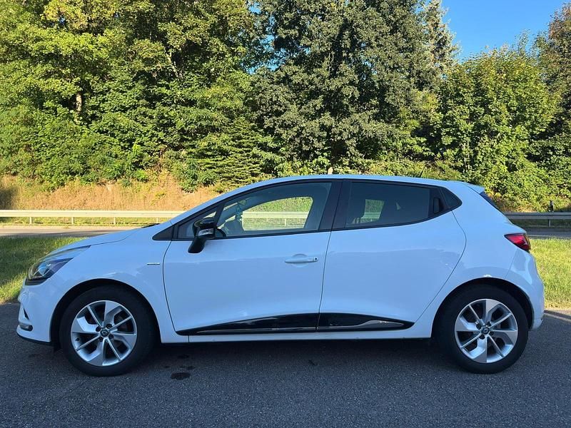 Weiß Gebraucht 2016 Renault Clio IV Limousine | 7.600 € (Fairer Preis) - Bild 1/4
