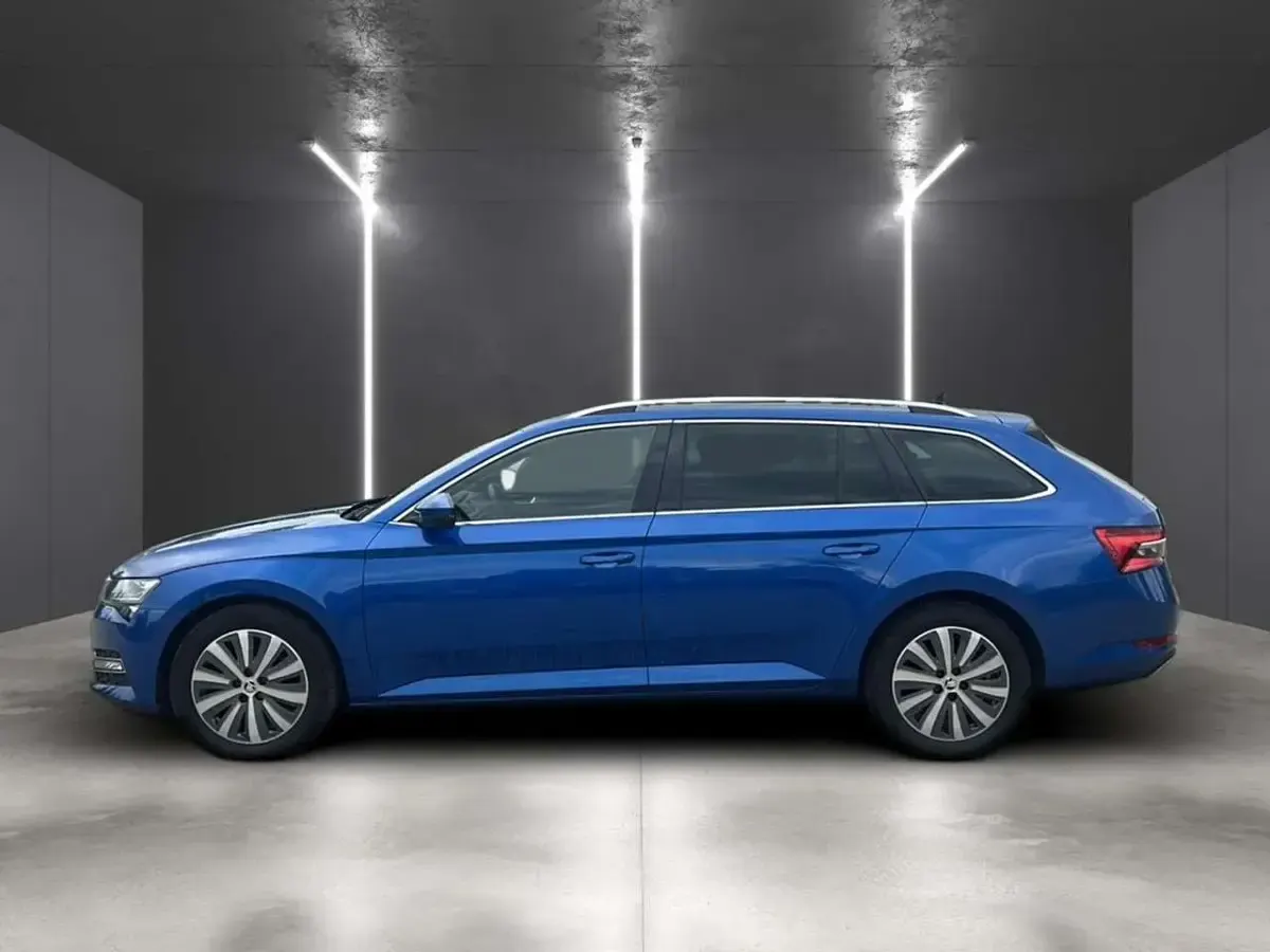Gebraucht Skoda Superb Style 200 PS (147 kW) 2022 Raceblau metallic Kombi