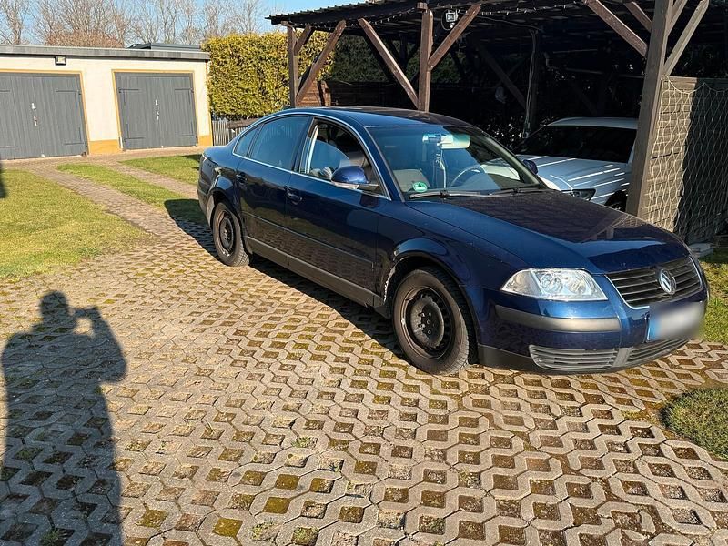 Usata VW Passat 101 CV (74 kW) 2003 Blu Berlina