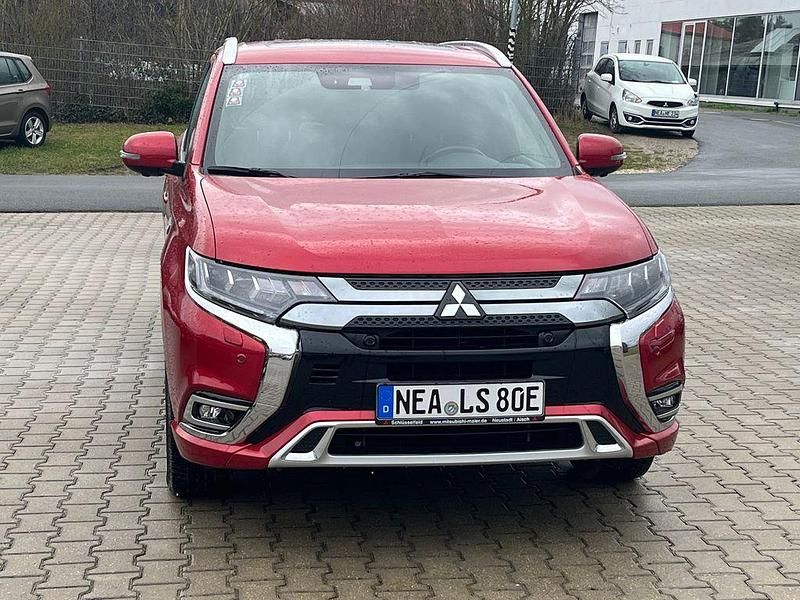Rot Gebraucht 2019 Mitsubishi Outlander P-HEV Top SUV | 21.390 € (Guter Preis) - Bild 1/4