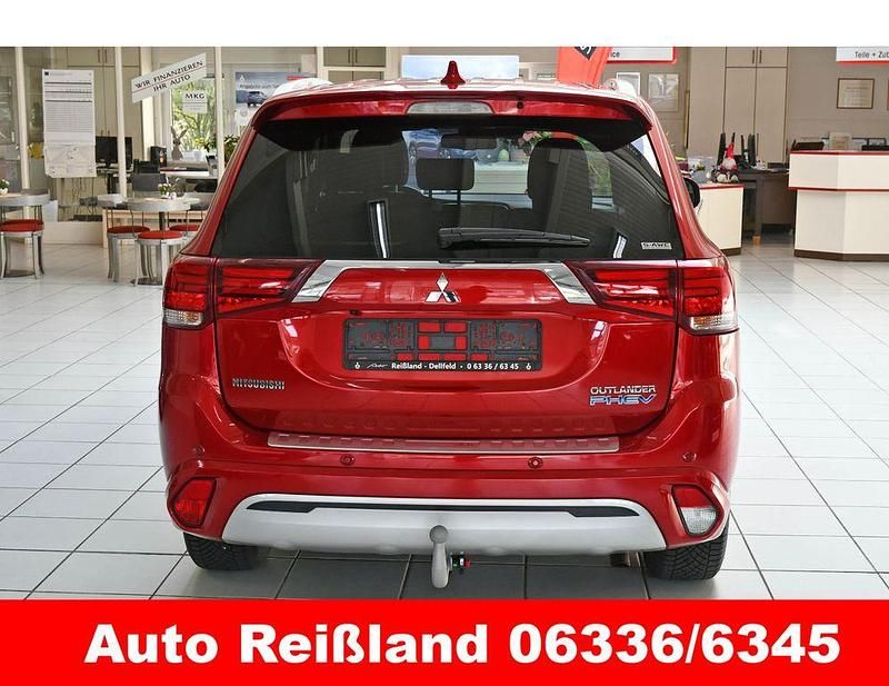 Gebraucht Mitsubishi Outlander P-HEV Top 135 PS (99 kW) 2019 Rot SUV
